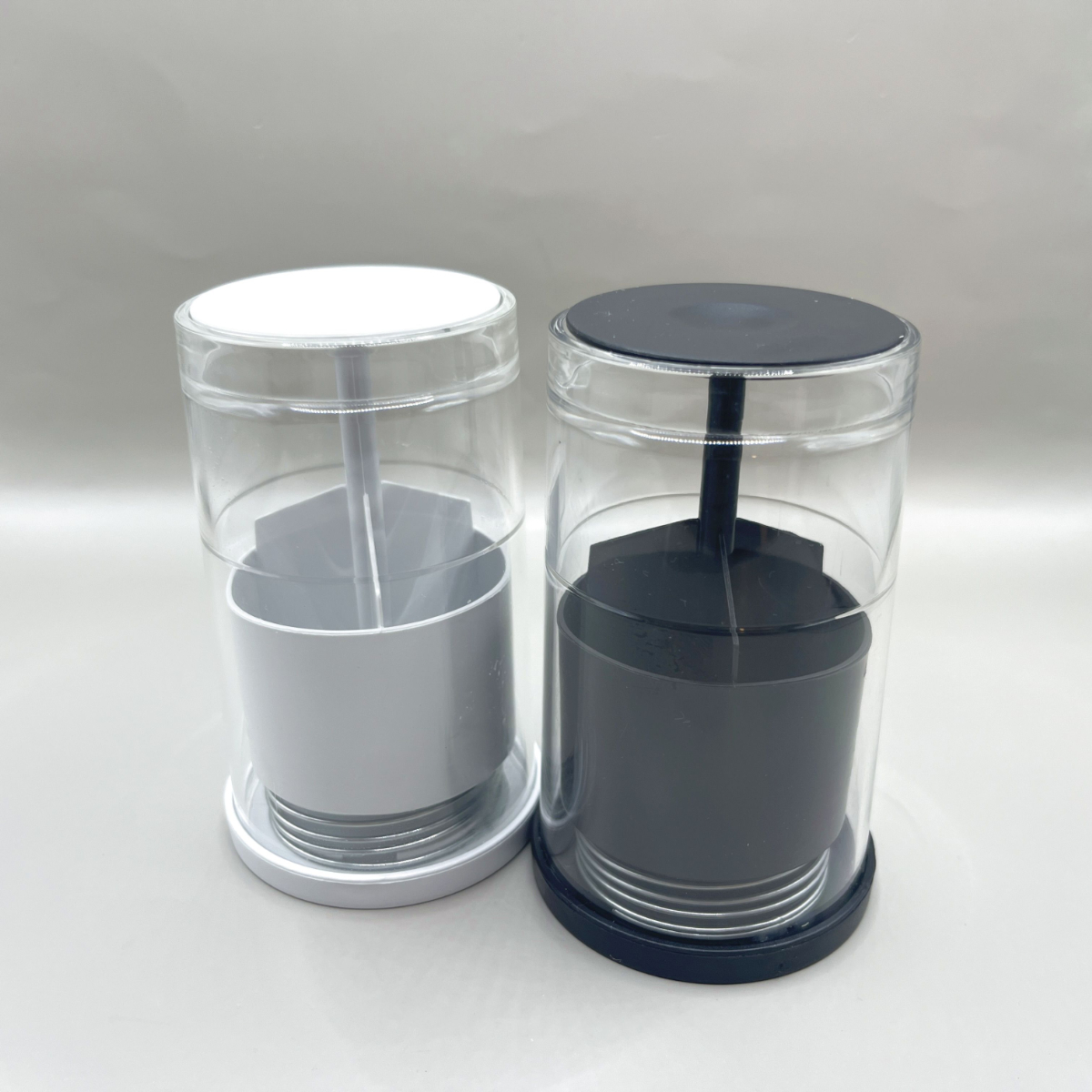 ダイソー 綿棒ケース プッシュ式 白 黒