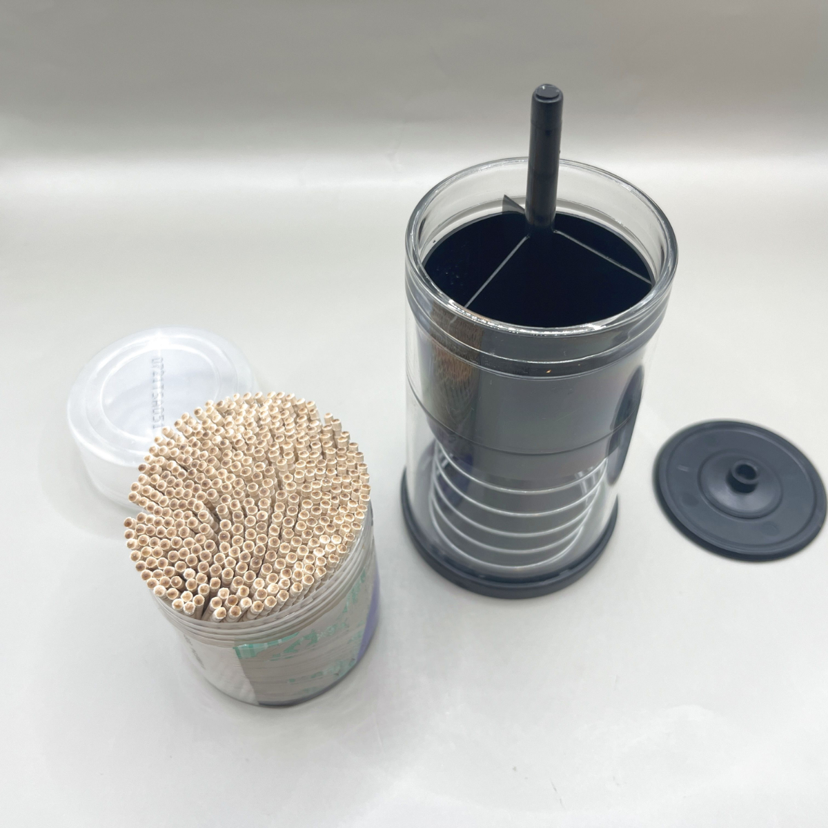 ダイソー 綿棒ケース プッシュ式 爪楊枝